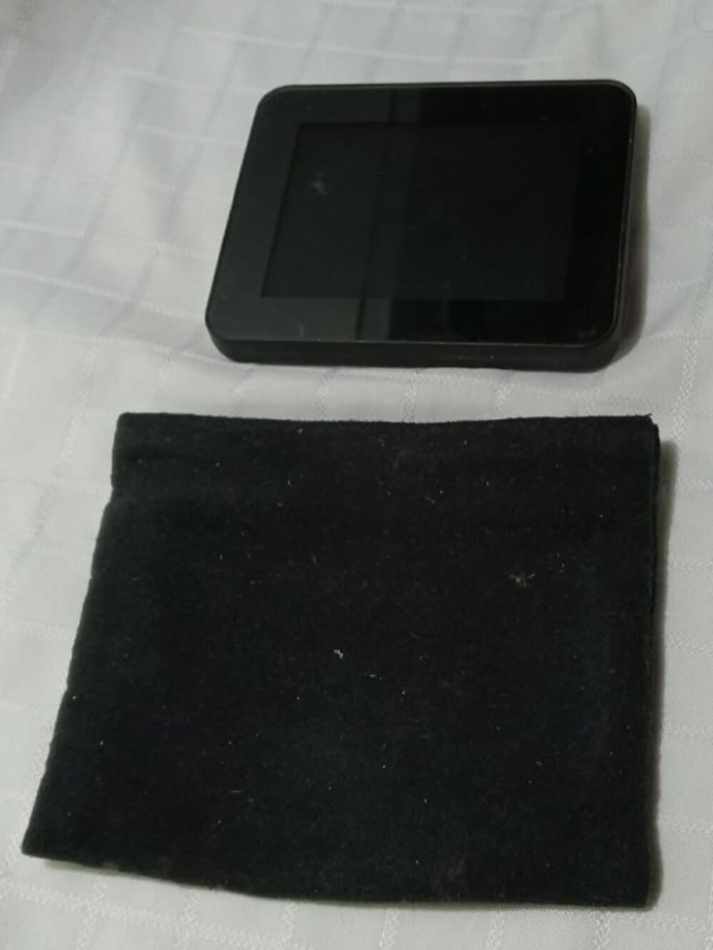 Compact 3,5 inches screen vintage digital photo frame with a protective cover